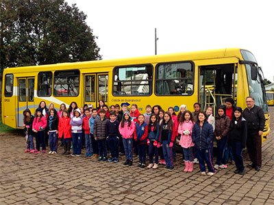 Alunos da Escola Benedita dos Santos recebem informações sobre o transporte coletivo