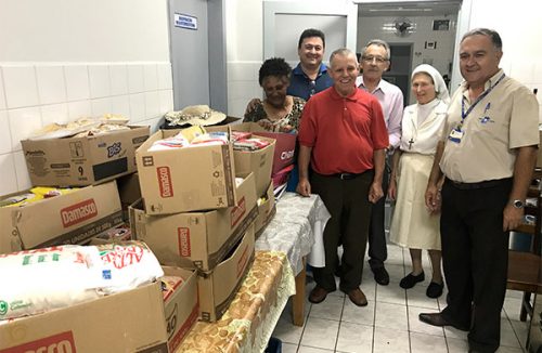 Pérola do Oeste doa alimentos arrecadados no natal para SOS