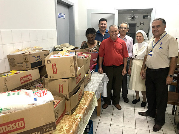 Pérola do Oeste doa alimentos arrecadados no natal para SOS