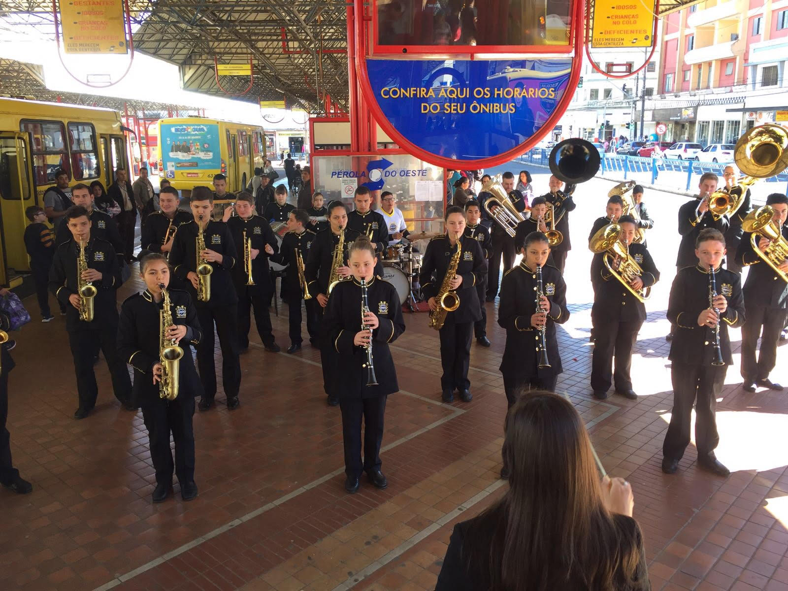 Momento Cultural – Banda Municipal encanta passageiros no Terminal da Fonte
