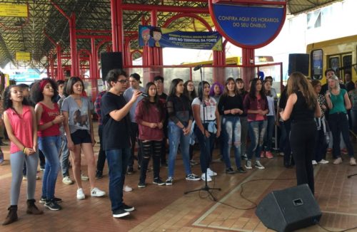 Apresentações artísticas no Terminal da Fonte atraem grande número de pessoas